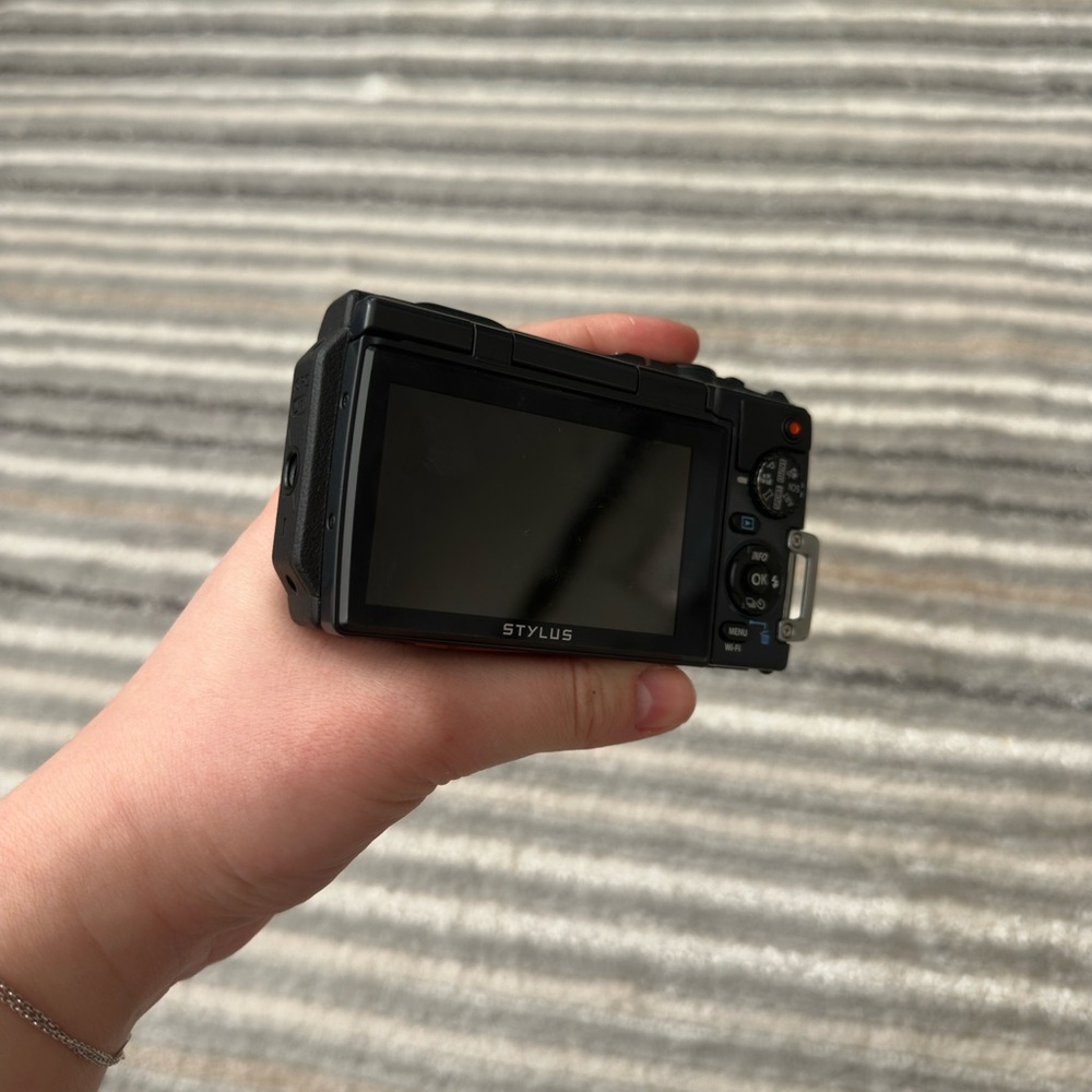 Digital Camera - Picture 2 of 4